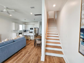Beautiful 4 bed, 4 bath Home, next to Pool & Beach